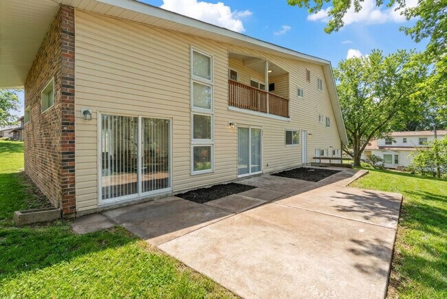 Building Photo - 3720 Greengrass Dr