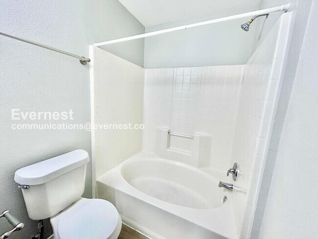 Building Photo - 152 Creek Cove Dr