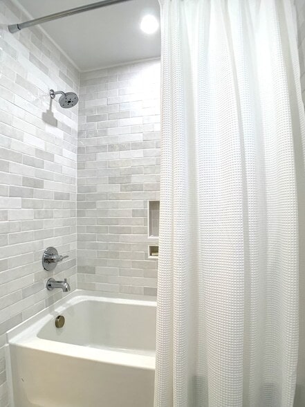 Building Photo - 423 Rivermont Dr