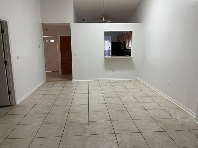 Building Photo - Great location, freshly painted, close to turnpike.
