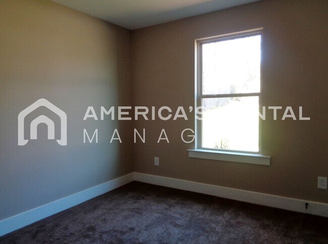 Building Photo - 17645 Wallace Chapel Ln