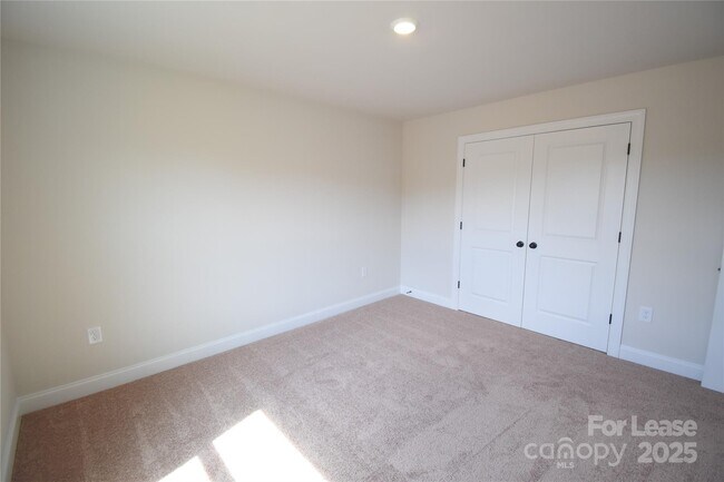 Building Photo - 3519 Narrow Ln