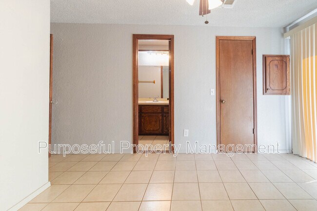 Building Photo - 930 SW 63rd St