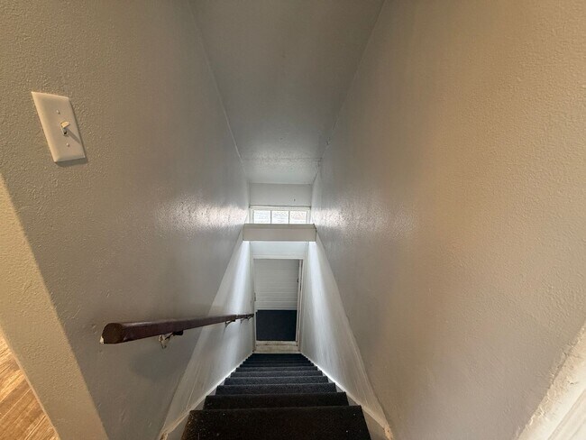 Building Photo - 407 N 12th St