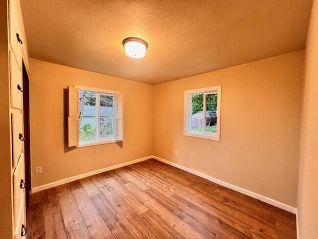 Building Photo - 2167