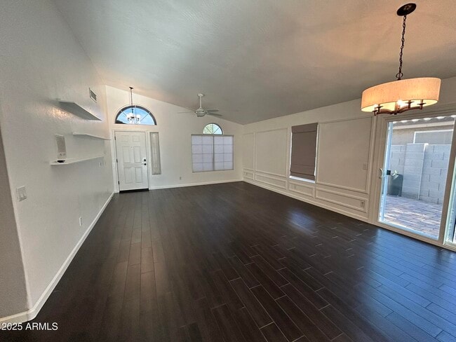 Building Photo - 855 N Quail Ln
