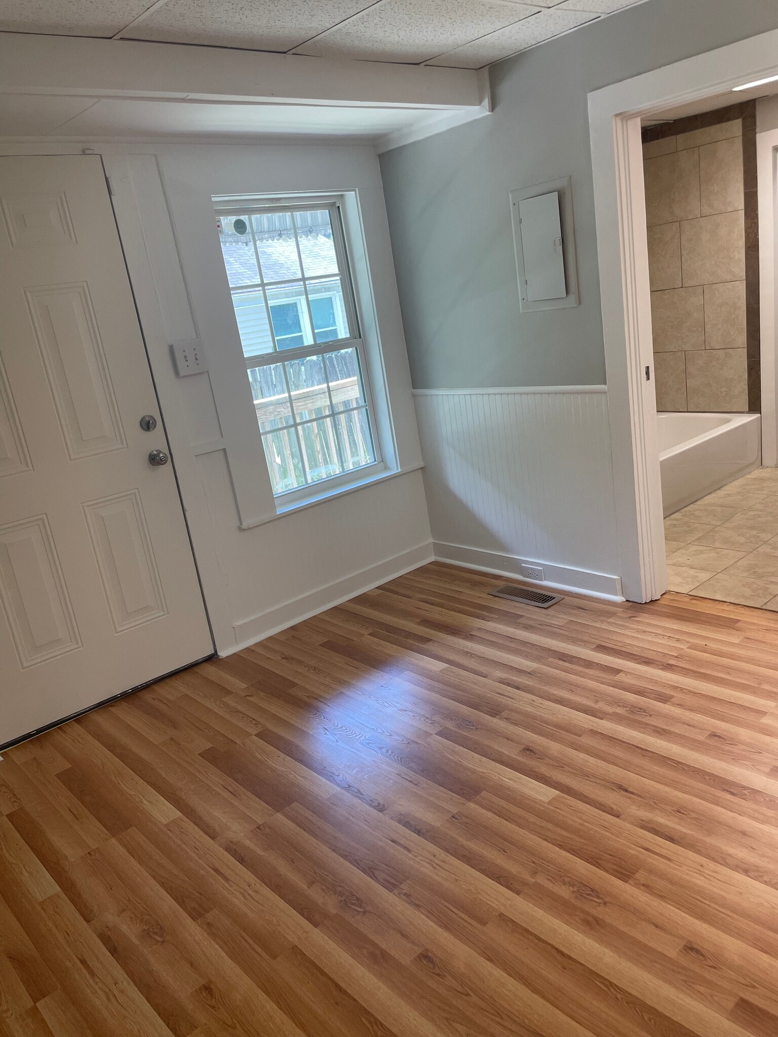 Living room - 1725 King Woods Dr, APT A