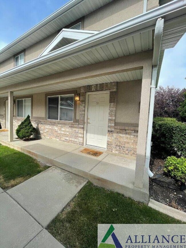 Building Photo - 2 Bed, 1.5 Bath Townhome in North Ogden with Private Patio – 2 Weeks Free Rent!