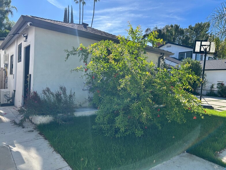 Building Photo - 4912 Alonzo Ave