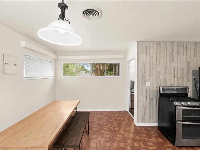 Building Photo - 6208 Walnut Hills Dr