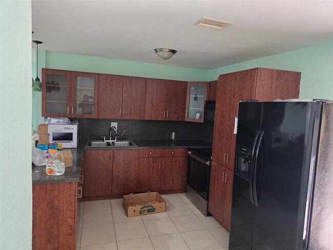 Building Photo - 4031 NE 8th Ave