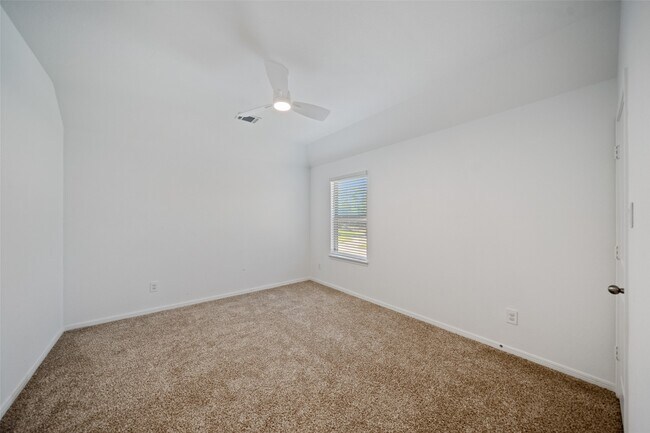 Building Photo - 105 Whelan Ln
