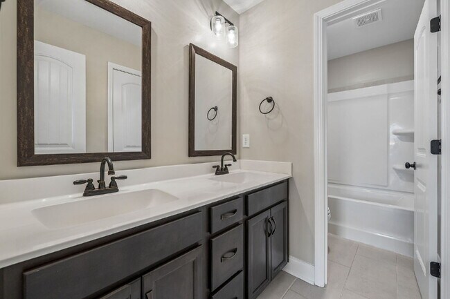 Building Photo - 275 Crusaw Dr