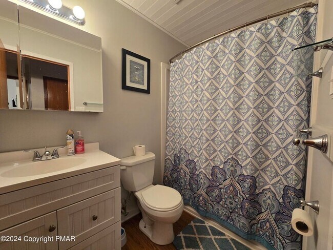 Building Photo - Beautiful townhouse across from Shawnee Mountain Ski Area