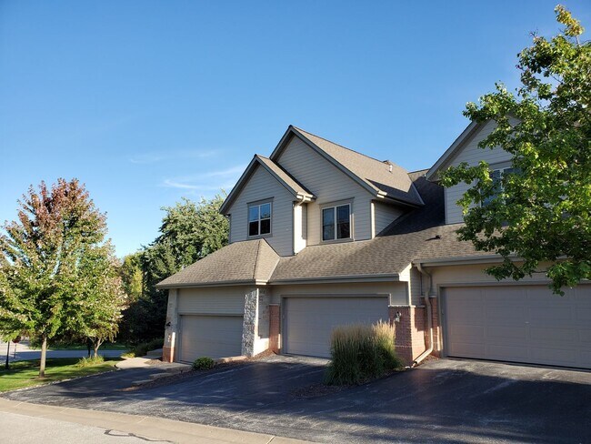 Building Photo - 18825 Eagle Dr