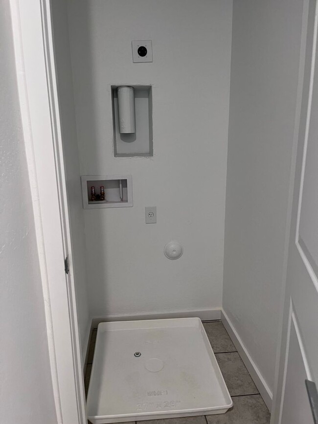 Building Photo - COMING SOON! TOWN HOME WITH COMMUNITY POOL...