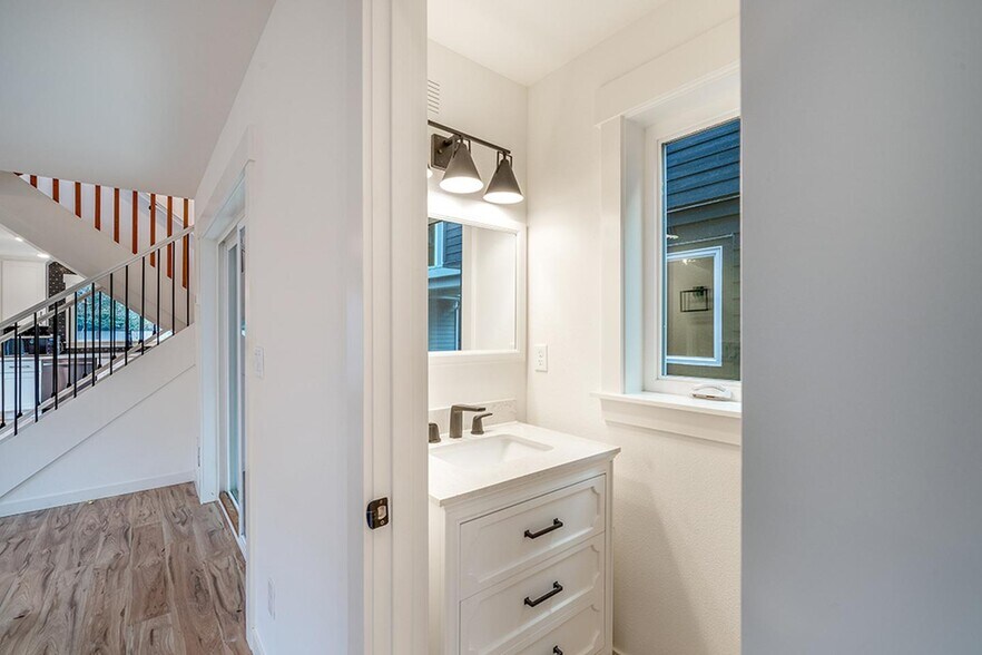 Building Photo - Brand new Portsmouth home steps from Colum...