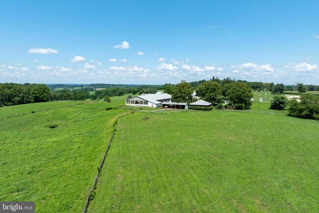 Building Photo - 1540 W Doe Run Rd