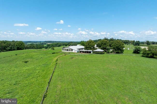 Building Photo - 1560 W Doe Run Rd