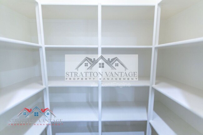 Building Photo - 2821 S Skyline Dr