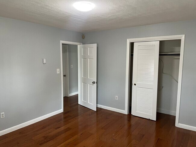 Building Photo - 590 American Legion Hwy