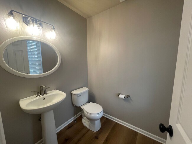 Building Photo - MOVE IN SPECIAL: Four Bedroom Home in Mattawan