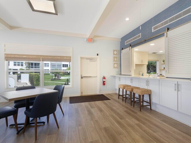 Building Photo - 911 Gardenia Dr