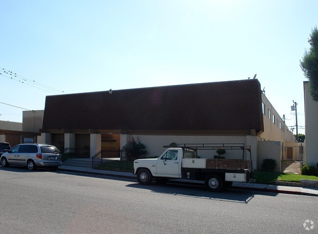 Building Photo - 1025 N G St