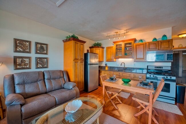 Building Photo - 355 Kalanianaole St