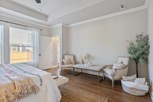 Building Photo - 250 Tanglewood Ln