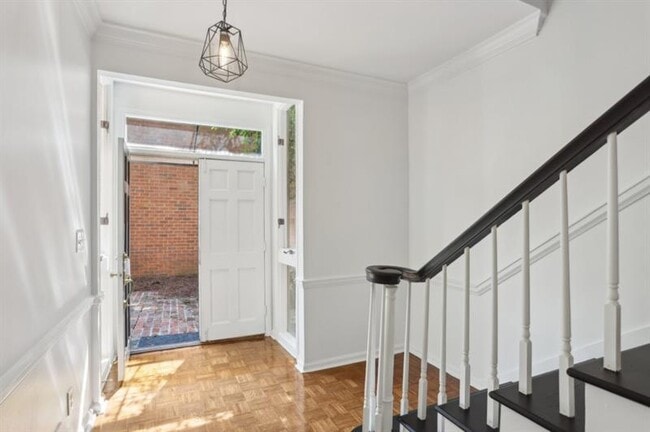 Building Photo - 49 Willow Glen NE