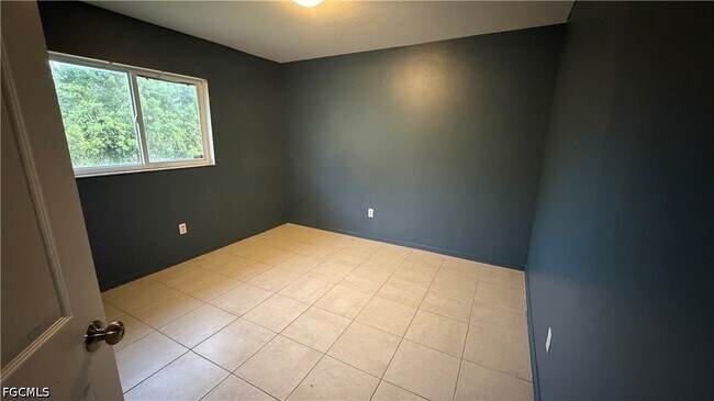 Building Photo - 2219 Leda Ave S
