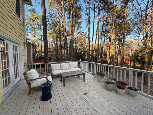 Building Photo - **OFFERING REFUNDABLE APPLICATION FEES & $200 MOVE IN PROMOTION** Updated 3BD, 2.5BA Raleigh Home...