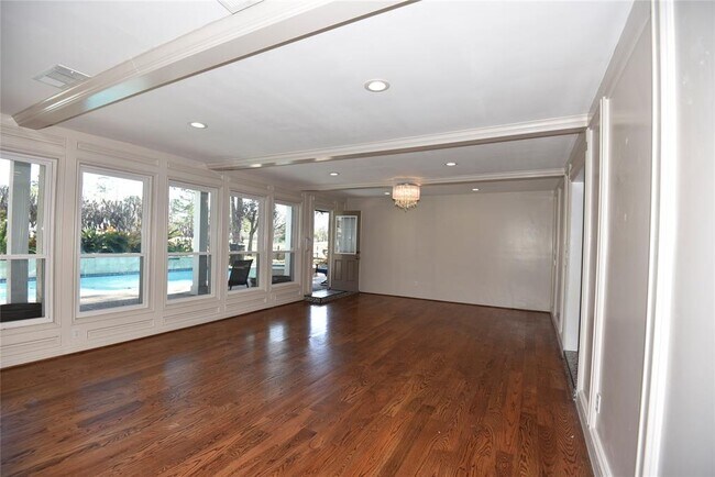 Building Photo - 102 S Timber Top Dr