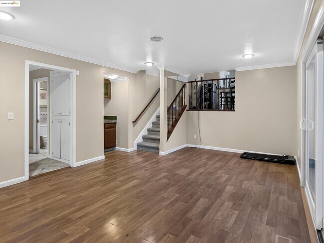 Building Photo - 2322 Peachtree Cir