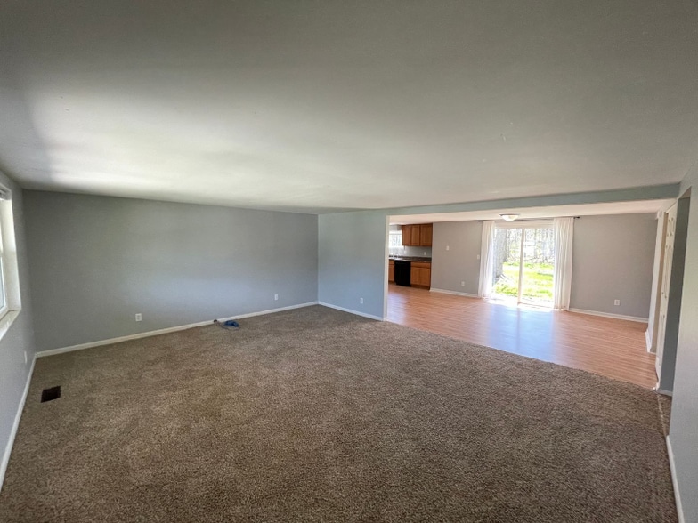 Building Photo - 2306 Deerwood Dr