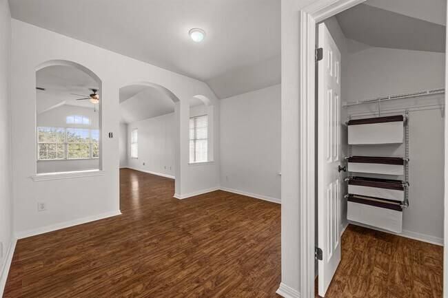 Building Photo - 11905 Lake Stone Dr