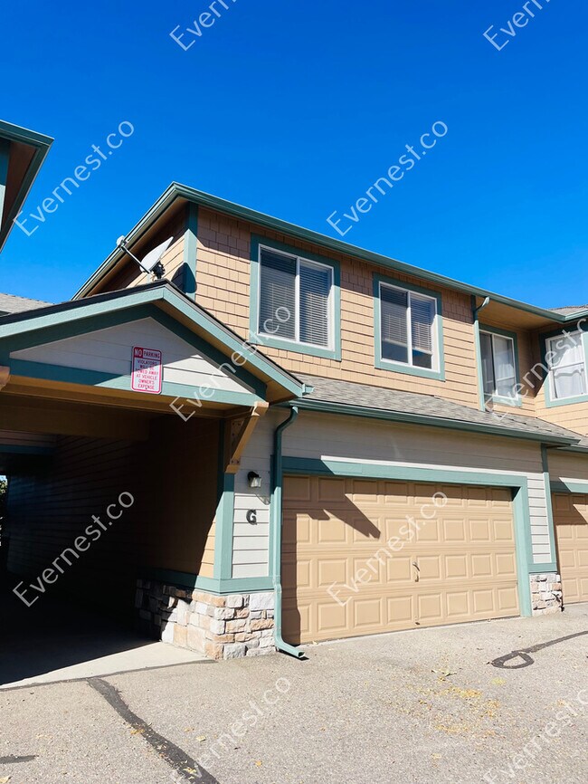 Building Photo - 3-Bed/2.5-Bath/