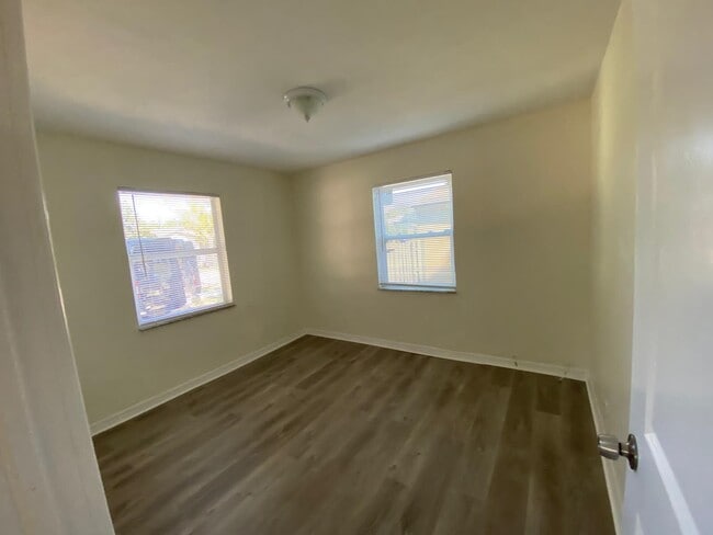 Building Photo - 911 NW 62 Ave