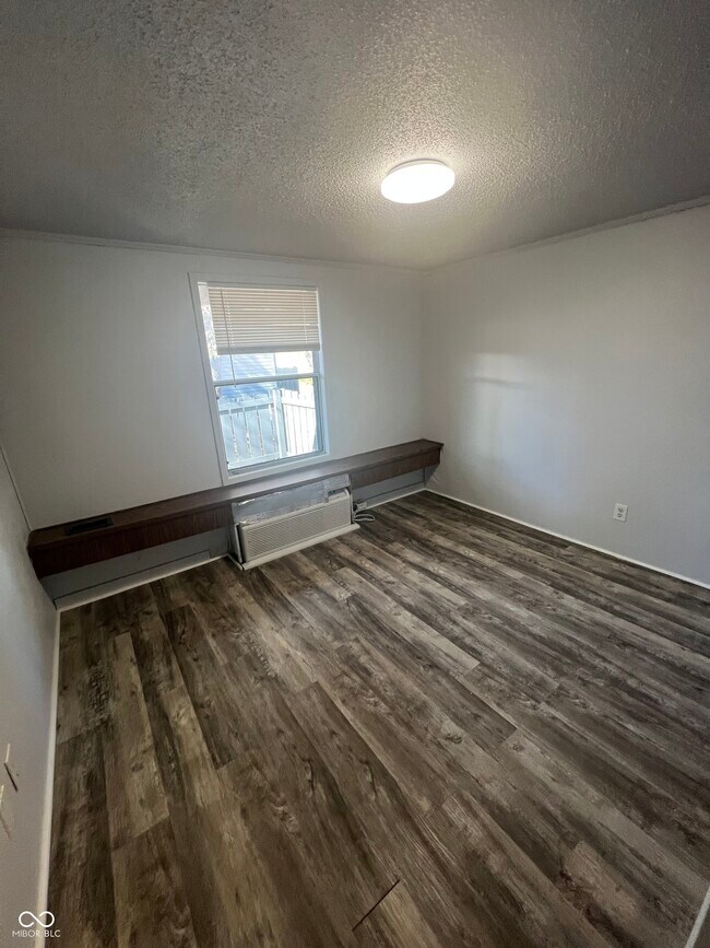 Building Photo - 2000 Indianapolis Rd