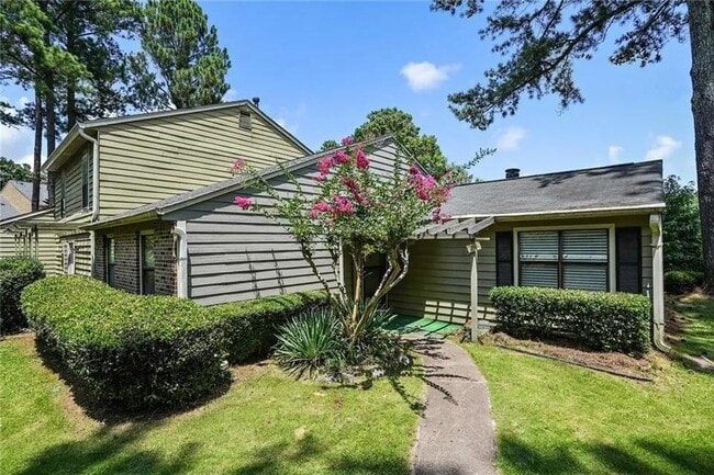 Primary Photo - 76 Sandalwood Cir