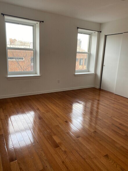 Building Photo - 740 South St