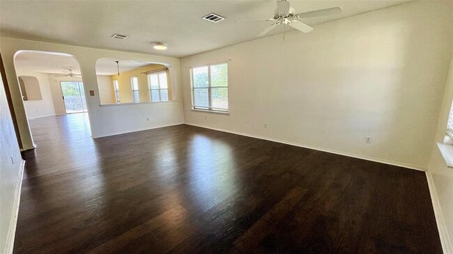 Building Photo - 317 Leanne Dr
