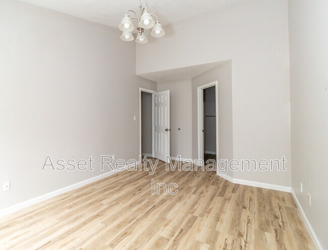 Building Photo - 10432 Fantasy Way