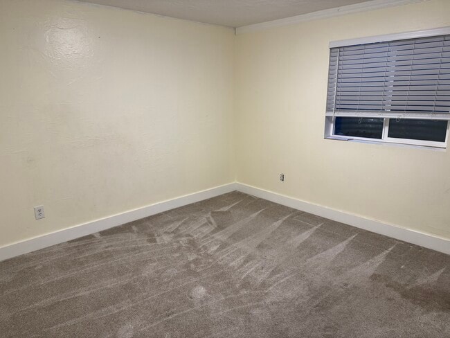 Building Photo - 422 E 200 N