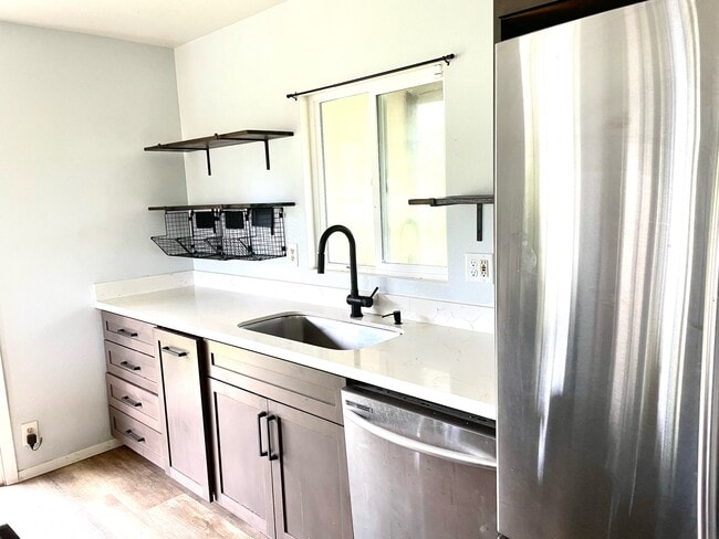 Building Photo - 15-1528-1528 3rd Ave.