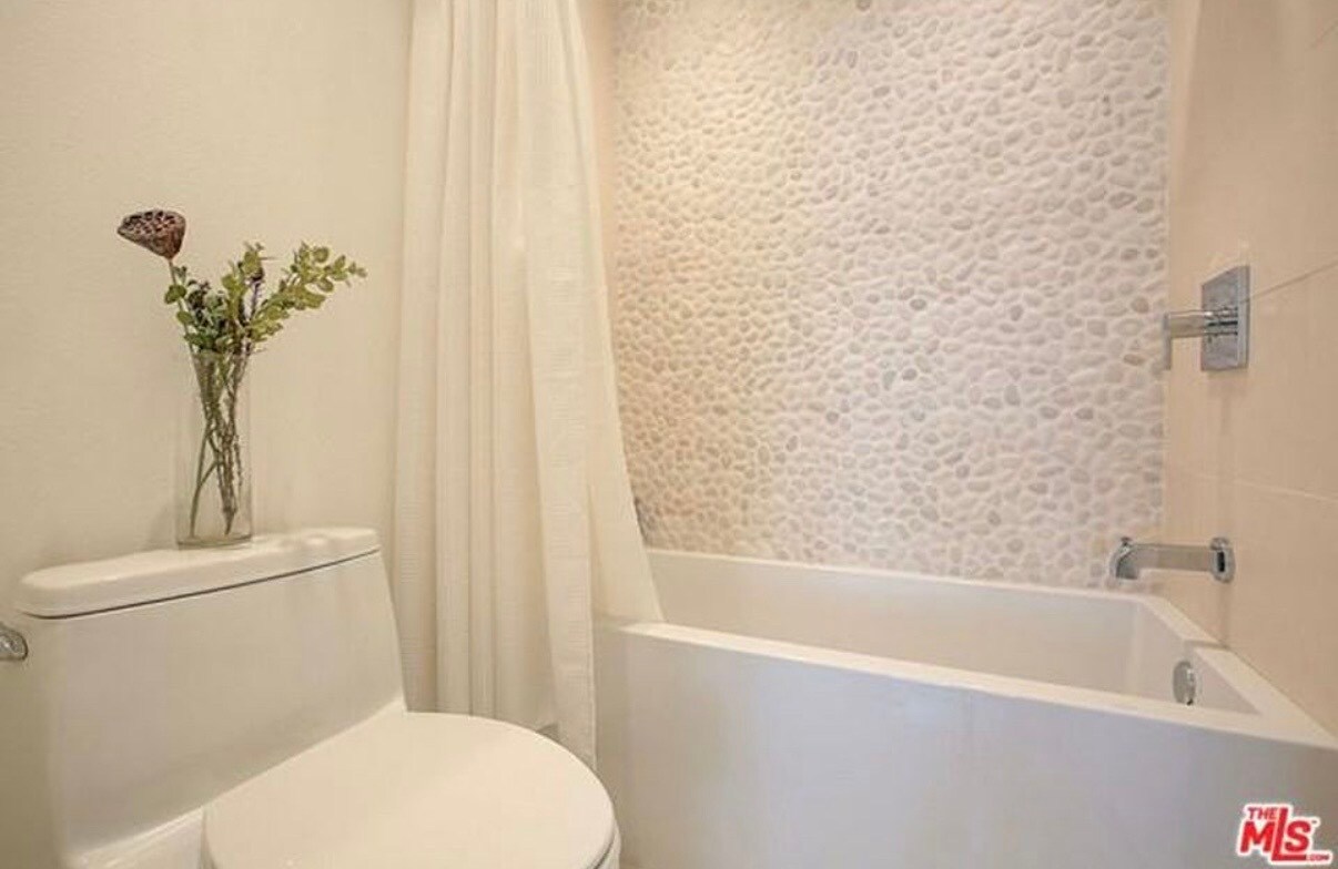 Building Photo - 8145 Redlands St