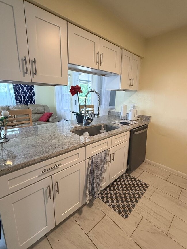Building Photo - Beautifully Remodeled and updated Longwood beauty!  Call SHEILA C 407-687-7900