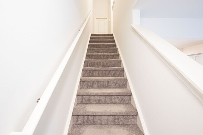 Building Photo - BEAUTIFUL 2 Bedroom Townhome in MIDLAND- A...