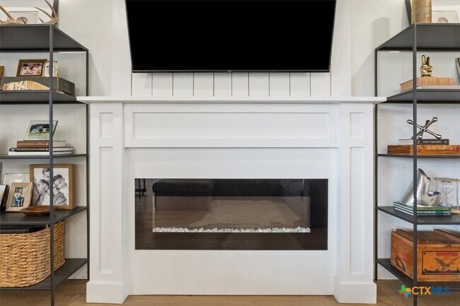 Building Photo - 5102 Dauphin Dr
